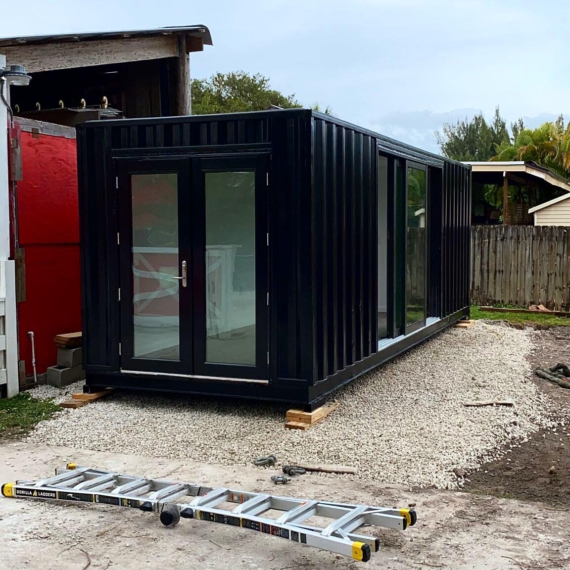 Modular lease office on site